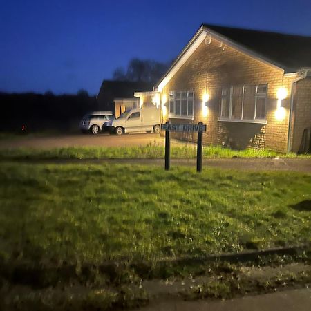 Double Room At The Bungalow With Shared Shower Room Kettering Exteriör bild