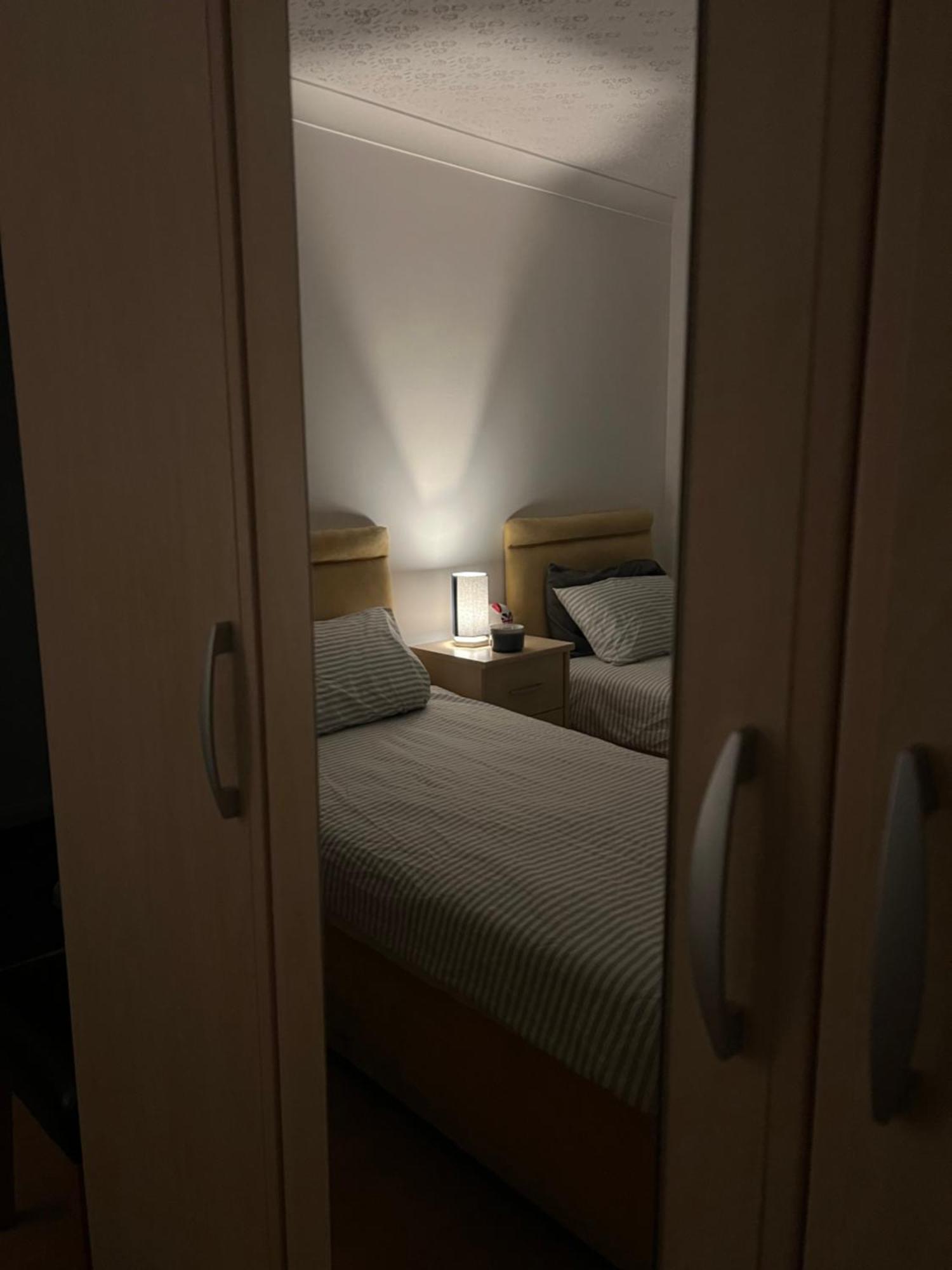 Double Room At The Bungalow With Shared Shower Room Kettering Exteriör bild