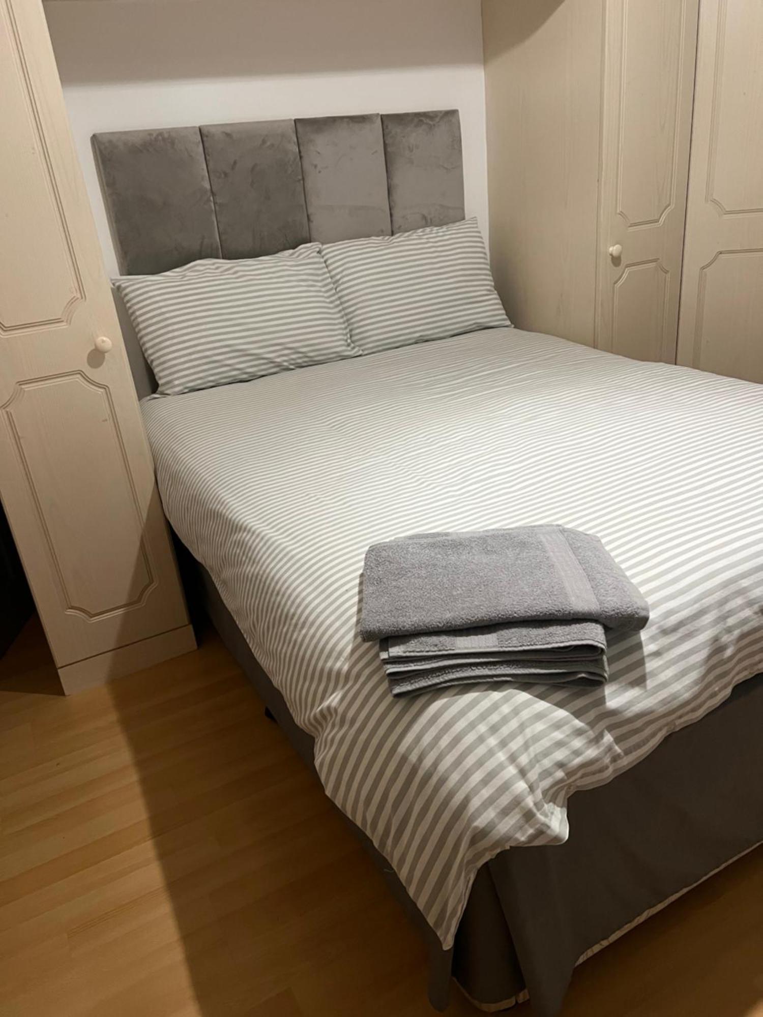 Double Room At The Bungalow With Shared Shower Room Kettering Exteriör bild